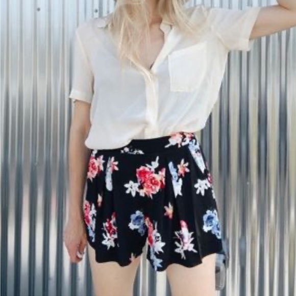 Express Pants - Express Floral Stretch Shorts with Pockets